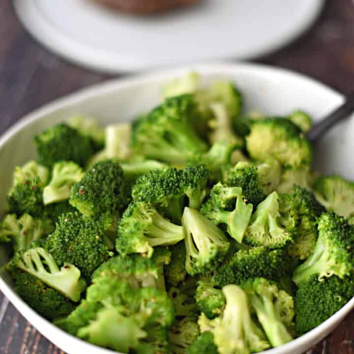 Steamed Broccoli - Cooking with Curls
