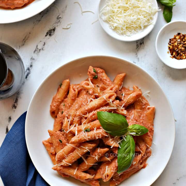 Penne With Vodka Sauce - Cooking With Curls