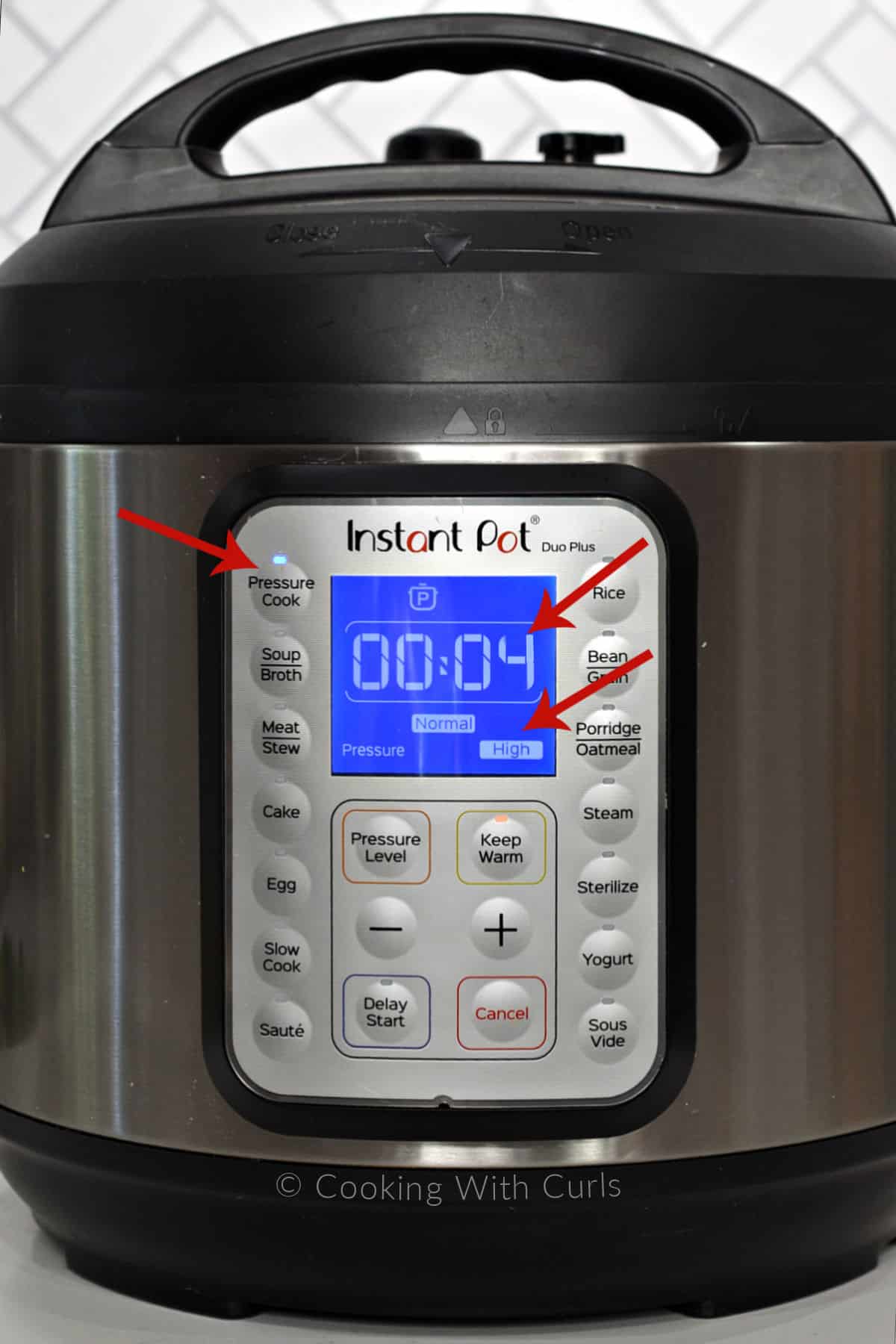 Instant Pot with 4 minutes on High pressure with red arrows pointing to the buttons. 